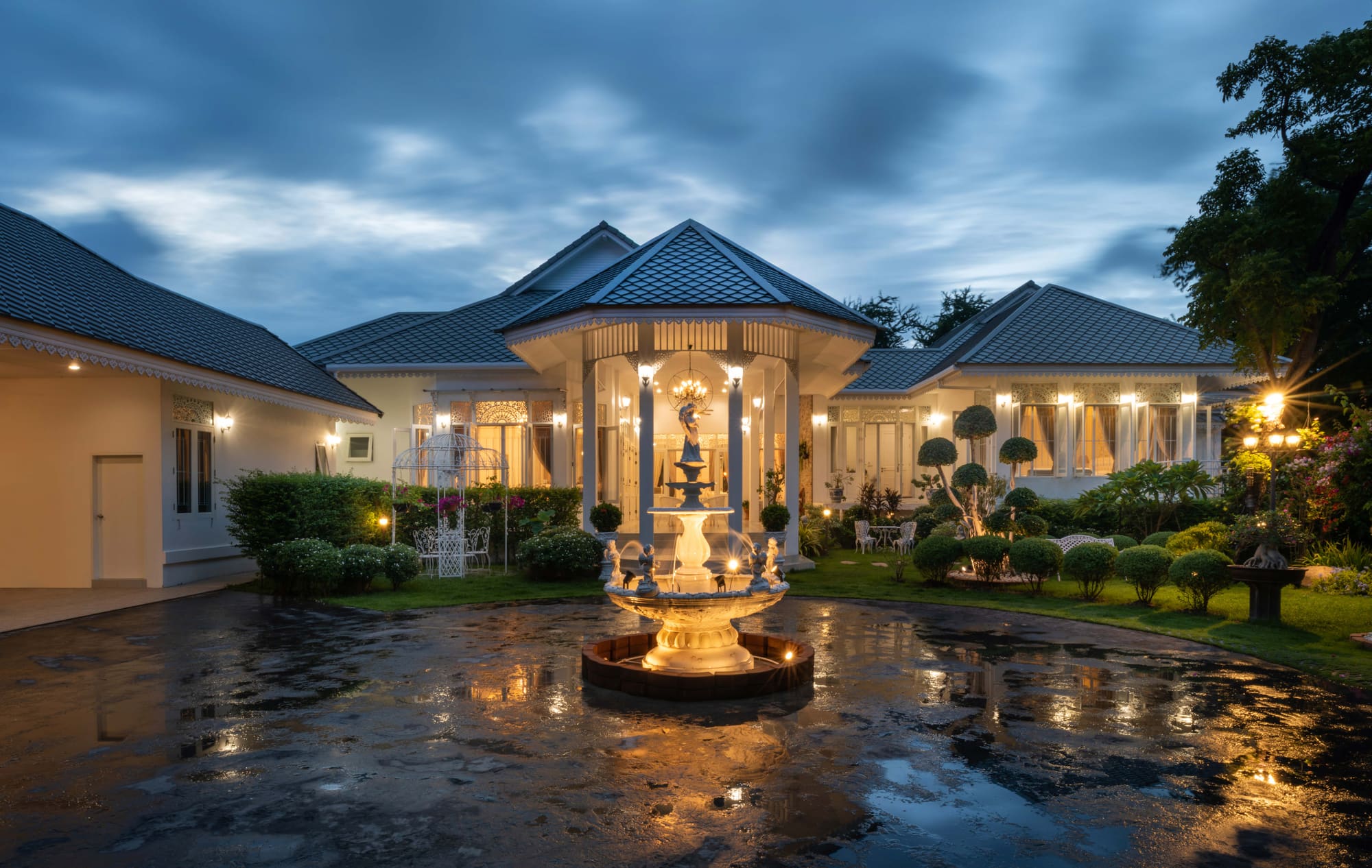 Keaw House ยามค่ำ